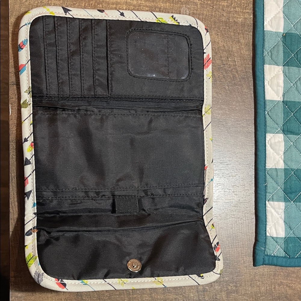 Kavu Arrow Print Cream Organizer